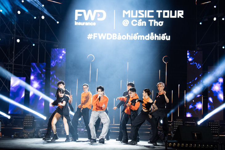 FWD Music Tour Cần Thơ lan tỏa thông điệp ‘Tiến bước sống đầy - Ảnh 1.
