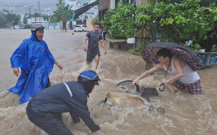 Thời tiết 22-11: Nam Bộ nhiều mây, nhiều nơi có mưa, các tỉnh miền Trung mưa rất to