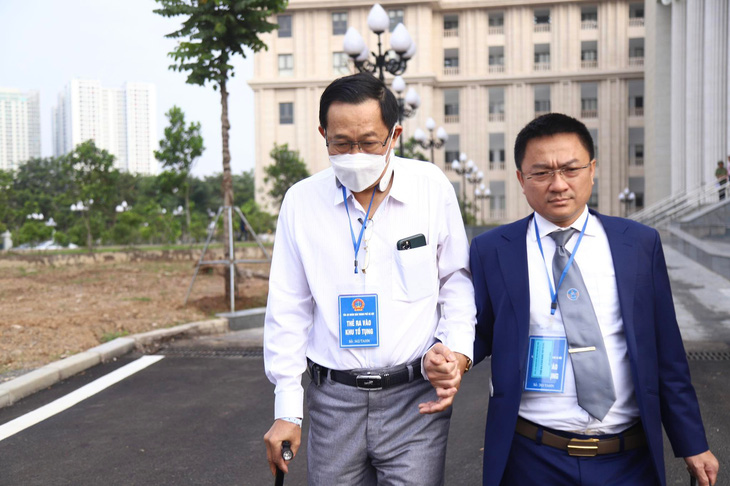 Cựu thứ trưởng Cao Minh Quang hầu tòa vụ công ty dược biển thủ 3,8 triệu USD - Ảnh 1.