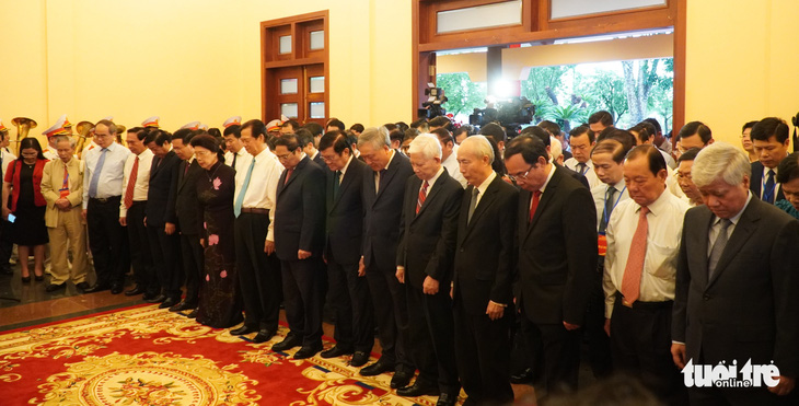 Lãnh đạo Đảng, Nhà nước và Quốc hội dâng hương, hoa cố Thủ tướng Võ Văn Kiệt - Ảnh 1.