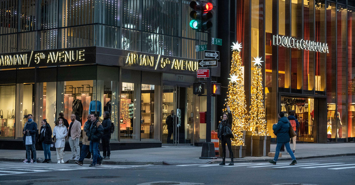 Đại lộ số 5 New York được xếp hạng là khu mua sắm đắt nhất thế giới - Ảnh 1.