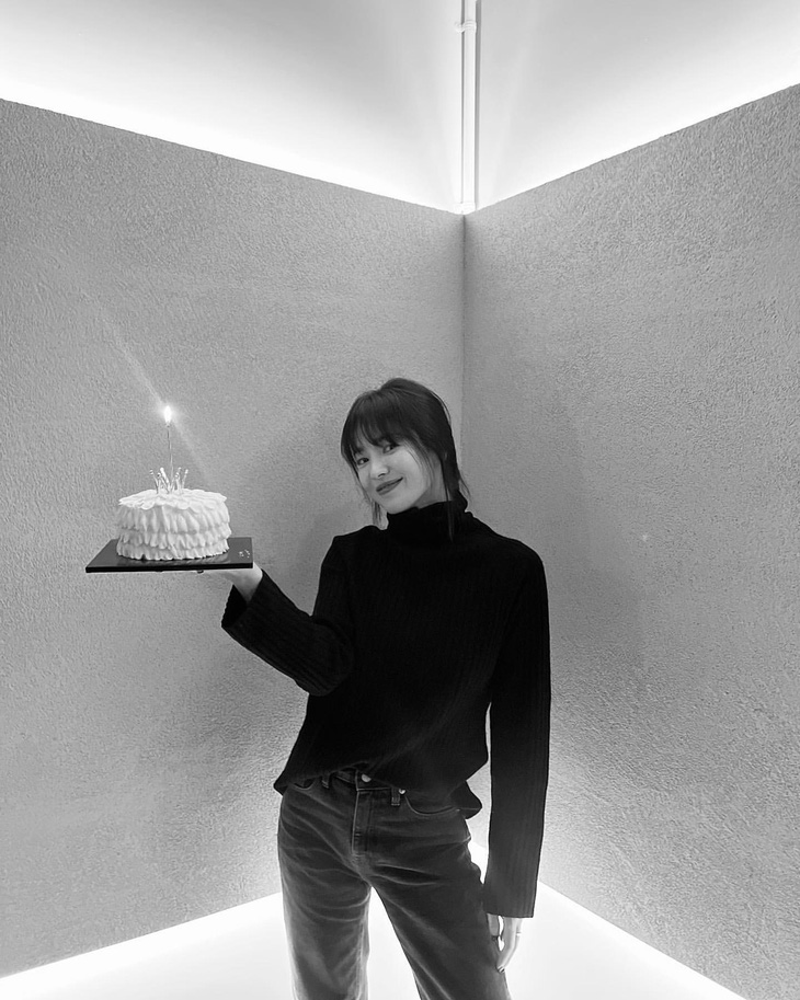Visual tươi rói của Song Hye Kyo trong ngày đón tuổi 41 - Ảnh 1.