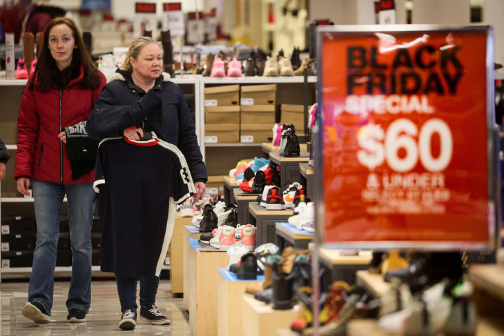 Lạm phát khiến người tiêu dùng Mỹ chùn bước trong ngày mua sắm Black Friday - Ảnh 3.