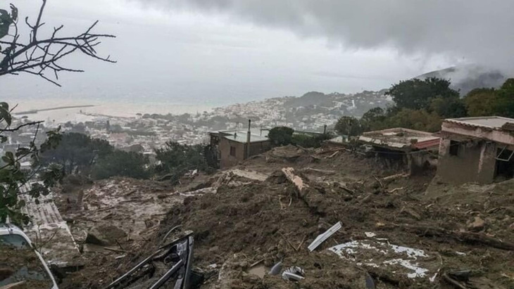 Sạt lở đất ở Ý do mưa lớn, ít nhất 8 người chết - Ảnh 1.