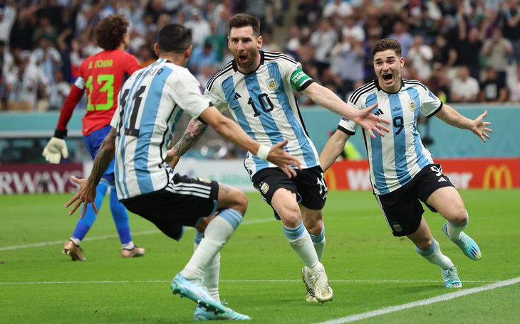 Argentina chiến thắng sau khoảnh khắc 