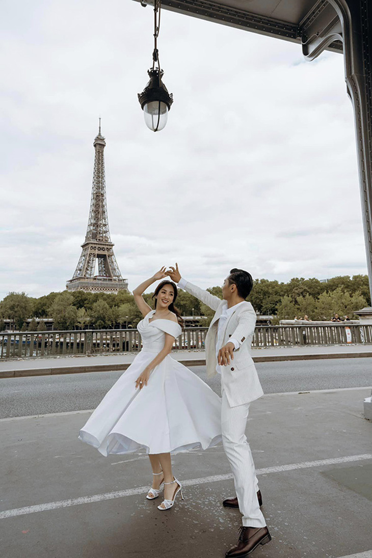 Ảnh vui sao Việt 29-11: Khánh Thi - Phan Hiển nhảy múa dưới tháp Eiffel - Ảnh 1.