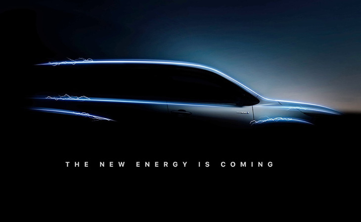 Toyota Innova 2023 khoe cửa sổ trời toàn cảnh như xe sang trước khi ra mắt tuần sau - Ảnh 2.