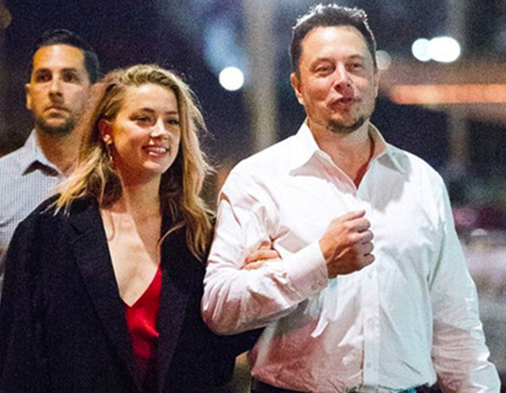 Elon Musk vừa mua Twitter, tài khoản Amber Heard đã bay màu - Ảnh 1.