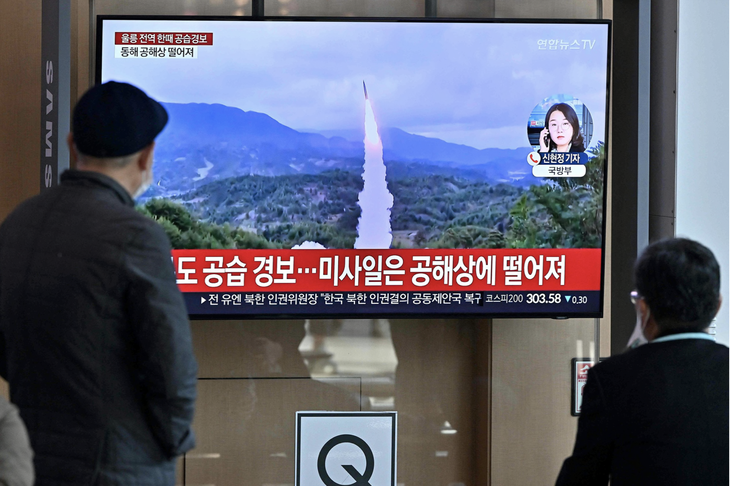Lý do Triều Tiên phóng tên lửa với số lượng bất thường - Ảnh 1.