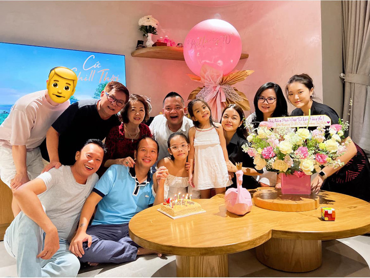 Phạm Quỳnh Anh vui vẻ hội ngộ chồng cũ Quang Huy trong tiệc sinh nhật con gái - Ảnh 2.