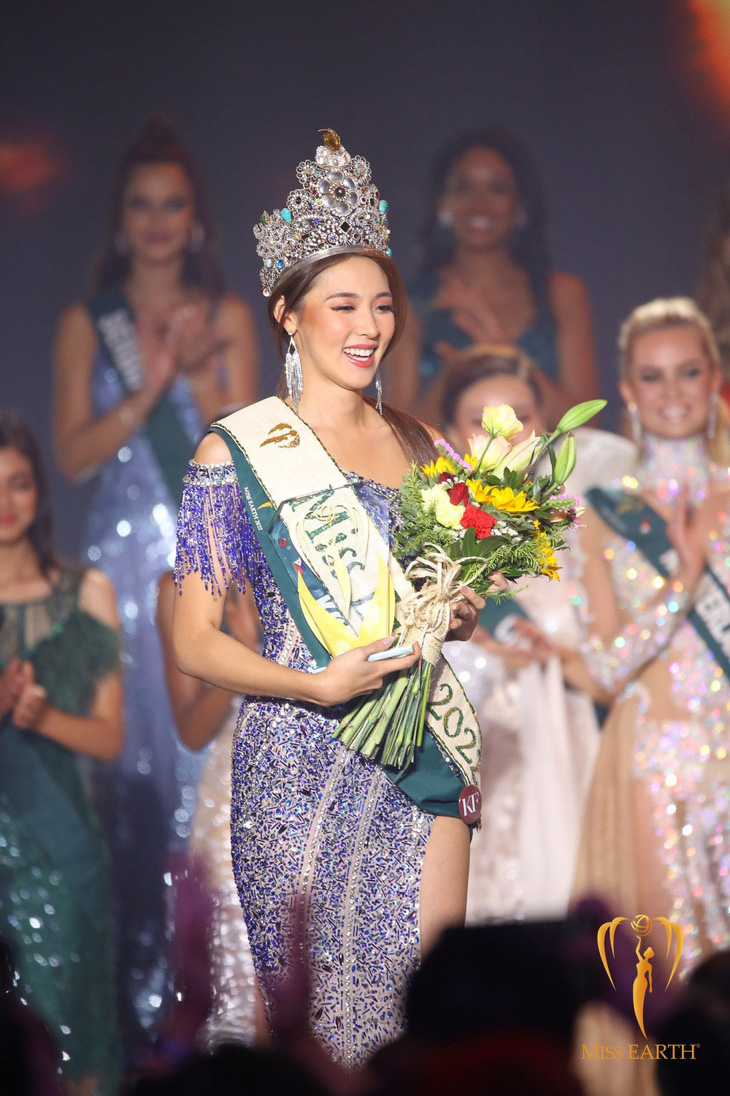 Phát hiện thú vị: Tân Miss Earth 2022 mặc lại đầm dạ hội của Hương Giang, Bùi Phương Nga - Ảnh 1.