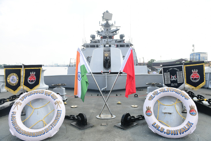 Hai tàu hộ vệ tên lửa và tuần tra Ấn Độ thăm TP.HCM - Ảnh 2.