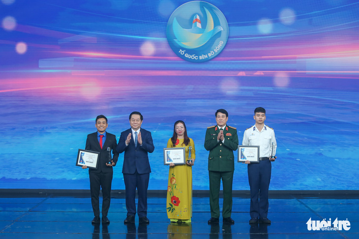 Đội Hòa Bình giành giải nhất cuộc thi tìm hiểu về biển đảo Việt Nam năm 2022 - Ảnh 1.