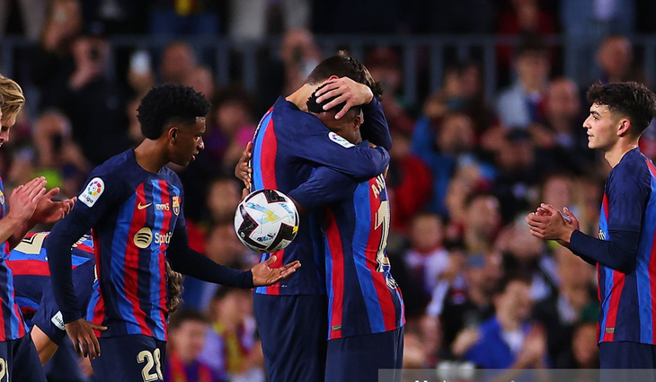 Hình ảnh trận đấu cuối cùng của Gerard Pique tại Camp Nou - Ảnh 8.