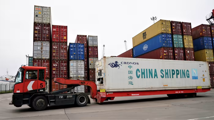 Trung Quốc tăng xuất khẩu sang Nga, giảm sang phương Tây - Ảnh 1.