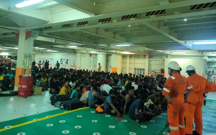 Đưa 303 công dân Sri Lanka gặp nạn ở Trường Sa về bờ