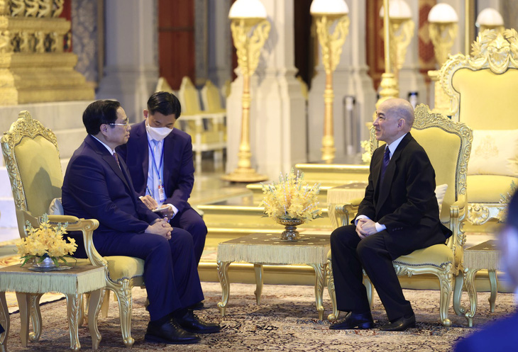 Thủ tướng Chính phủ Phạm Minh Chính chào Quốc vương Campuchia Norodom Sihamoni - Ảnh 1.