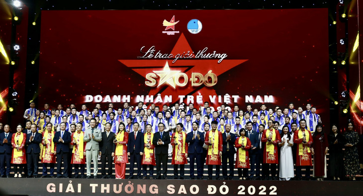 Tôn vinh 86 doanh nhân trẻ Việt Nam tiêu biểu, tạo doanh thu 102.000 tỉ đồng - Ảnh 2.