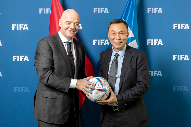 Chủ tịch FIFA Gianni Infantino chúc mừng ông Trần Quốc Tuấn đắc cử chủ tịch VFF - Ảnh 1.