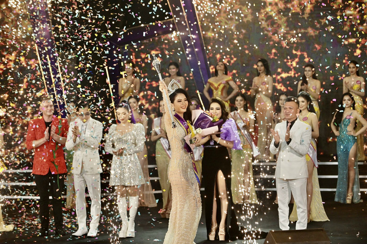 Nét đẹp tuổi 18 đăng quang Hoa hậu Việt Nam Thời đại 2022 - Ảnh 4.