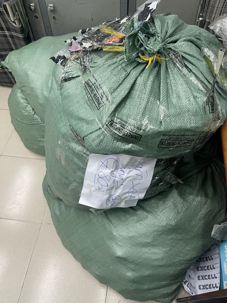 Phá đường dây trộm tài sản tại kho hàng sân bay Tân Sơn Nhất - Ảnh 2.