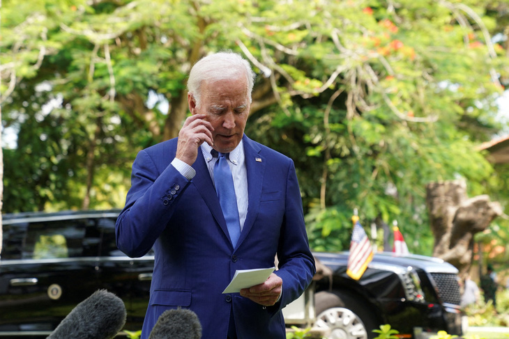 Tổng thống Biden gọi điện cho ông Zelensky, cam kết hỗ trợ Ukraine - Ảnh 1.