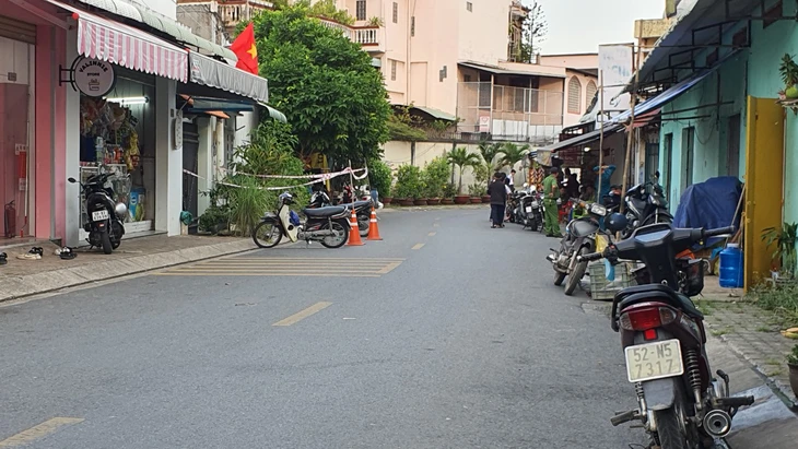 Nghi án mâu thuẫn nợ tiền cá độ bóng đá, một thanh niên bị đâm chết ở Thủ Đức - Ảnh 1.