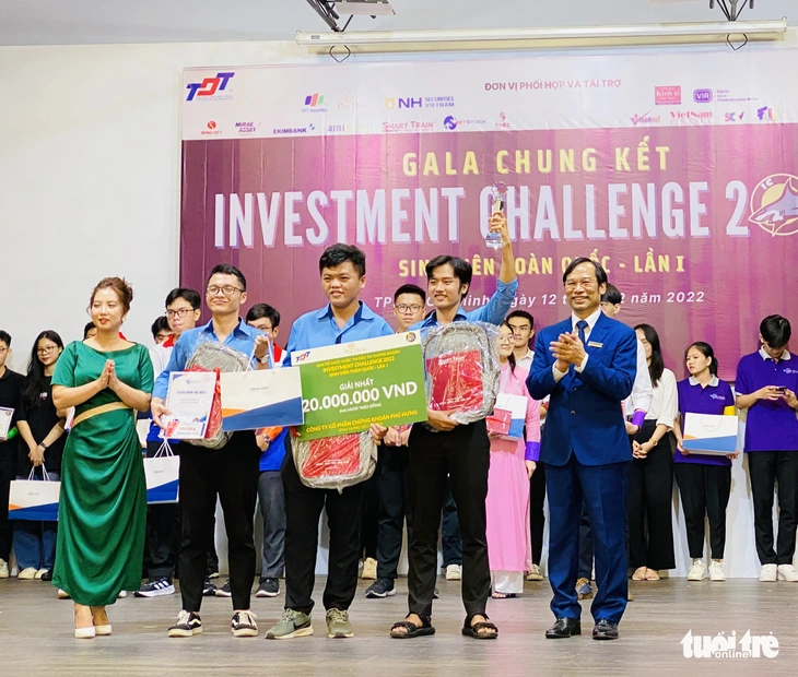 Thi đầu tư chứng khoán: Nhóm sinh viên lời đến 10-40% sau hai tháng mua bán cổ phiếu - Ảnh 2.