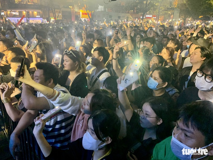 Kết thúc Hò Dô 2022: Ngàn khán giả chung tiếng hát, Quốc Nghiệp xuất hiện bất ngờ - Ảnh 3.