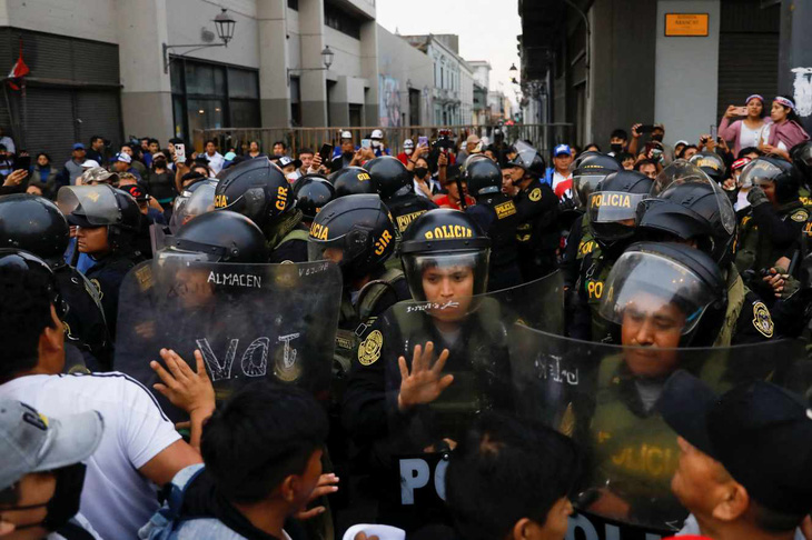 Đụng độ trong biểu tình tại Peru, 2 người chết - Ảnh 1.