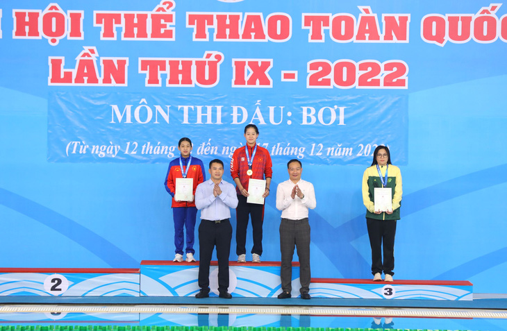 Trao hai huy chương vàng cho hai kình ngư về đích cùng lúc ở Đại hội thể thao toàn quốc 2022 - Ảnh 1.