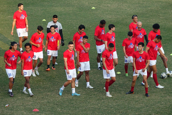 HLV Park Hang Seo giới thiệu bóng thi đấu AFF Cup 2022 cho tuyển Philippines - Ảnh 3.