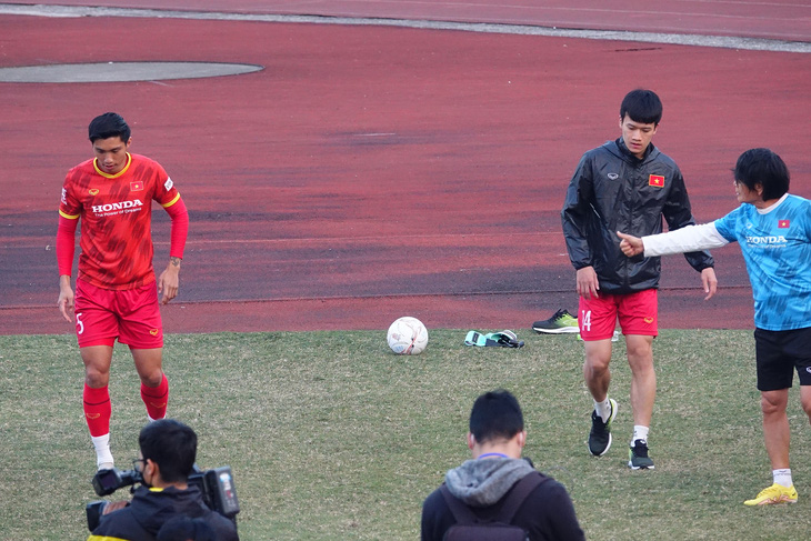 HLV Park Hang Seo giới thiệu bóng thi đấu AFF Cup 2022 cho tuyển Philippines - Ảnh 7.