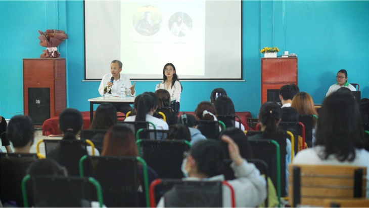 Nhà thơ Trương Anh Tú: Chỉ viết chiều lòng độc giả, sẽ như đom đóm tàn rất nhanh - Ảnh 2.