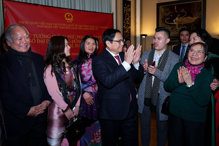 Người Việt ở Bỉ lo con cháu mất gốc tiếng Việt, Thủ tướng tặng món quà đặc biệt - Ảnh 1.