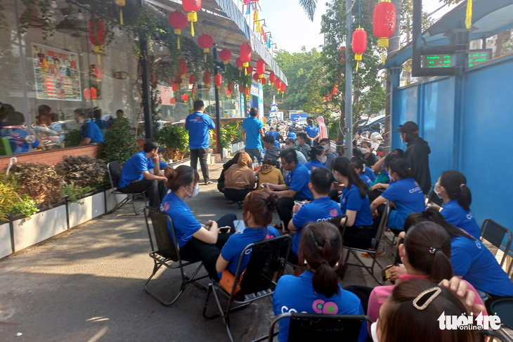 Nhân viên siêu thị Co.opmart Biên Hòa trở lại làm việc sau tụ tập phản đối cách quản lý - Ảnh 2.