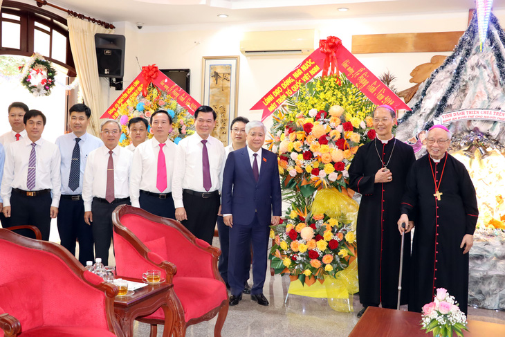 Chủ tịch Ủy ban Mặt trận Tổ quốc Việt Nam chúc mừng Giáng sinh Tòa giám mục Xuân Lộc - Ảnh 1.