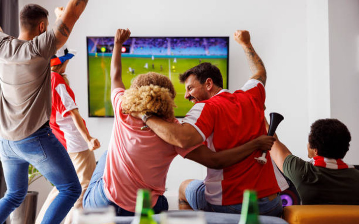 Thanh niên bị liệt cơ mặt vì liên tục thức đêm xem World Cup