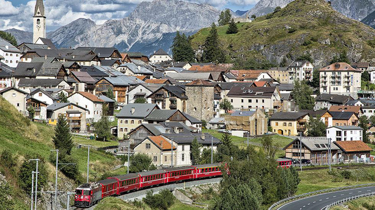 Tour Thụy Sĩ: Trải nghiệm chuyến tàu Glacier - Ảnh 2.