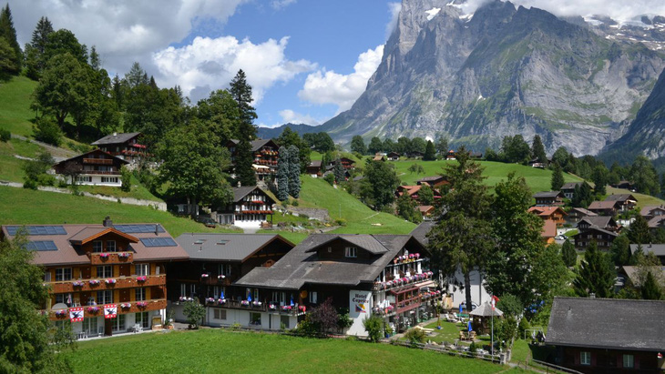 Tour Thụy Sĩ: Trải nghiệm chuyến tàu Glacier - Ảnh 4.