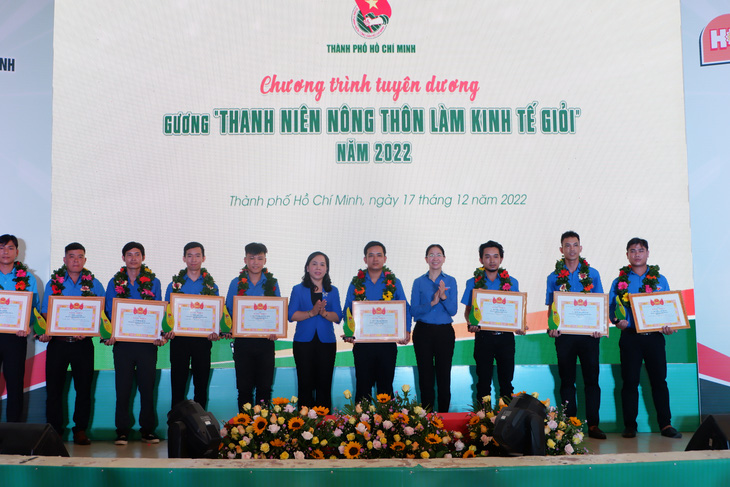 Hoa của đất tuyên dương thanh niên nông thôn làm kinh tế giỏi - Ảnh 1.