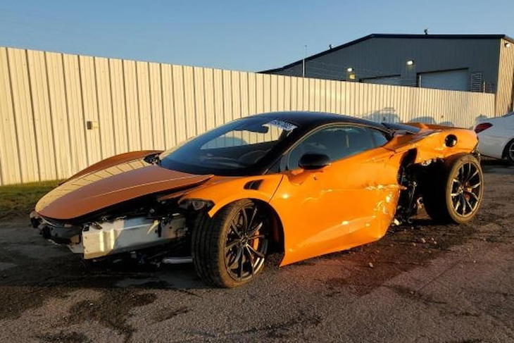 Siêu xe McLaren bị rao bán sắt vụn ngay sau ngày bàn giao - Ảnh 1.