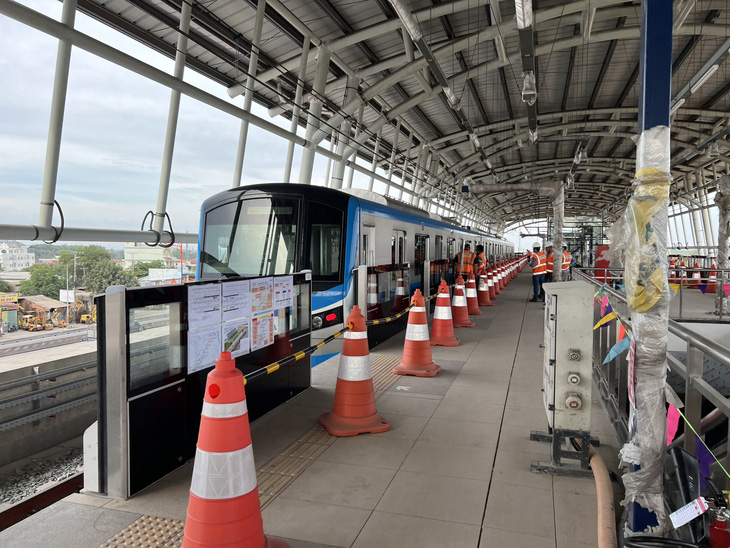 TP.HCM: Metro số 1 chạy thử nghiệm nội bộ đoạn trên cao - Ảnh 1.