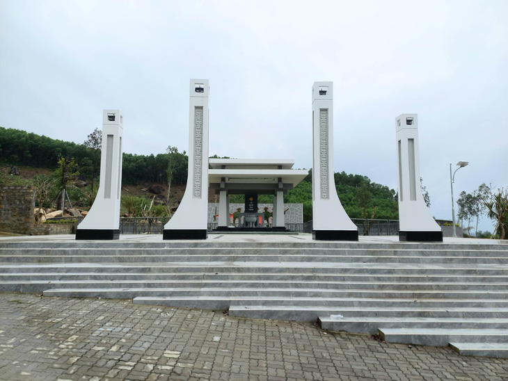 Chủ tịch nước Nguyễn Xuân Phúc dự khánh thành Khu tưởng niệm Hòn Tàu - Đèo Le - Ảnh 3.