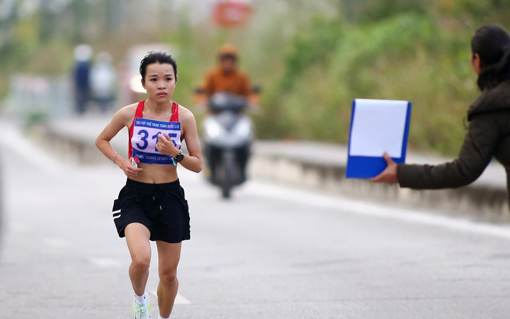 Lê Thị Tuyết giành huy chương vàng marathon lịch sử cho điền kinh Phú Yên