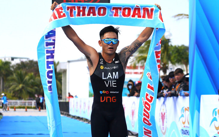 ‘Người sắt’ Lâm Quang Nhật vô địch ba môn phối hợp tại Đại hội thể thao toàn quốc 2022