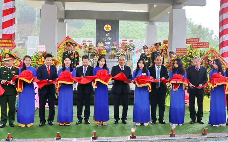 Chủ tịch nước Nguyễn Xuân Phúc dự khánh thành Khu tưởng niệm Hòn Tàu - Đèo Le - Ảnh 1.