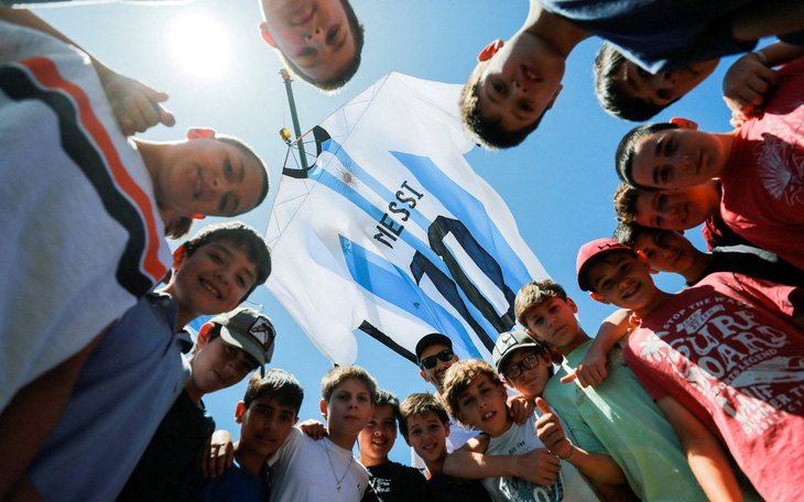 Maradona - Messi: Đợi trận chung kết tối nay để trả lời 
