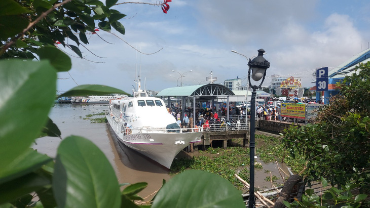 Tạm ngưng tàu Kiên Giang - Phú Quốc do thời tiết: Dời vé lại hoặc hoàn tiền cho khách - Ảnh 1.