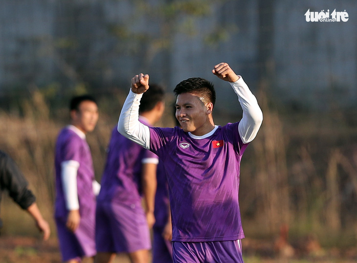 Đoạt được bóng khi chơi đá ma, Quang Hải ăn mừng như ghi bàn thắng - Ảnh 1.